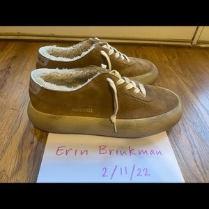Golden Goose tan suede Space Stars 🌟~ Brand new ~ super warm 🔥 and comfy 🥰!